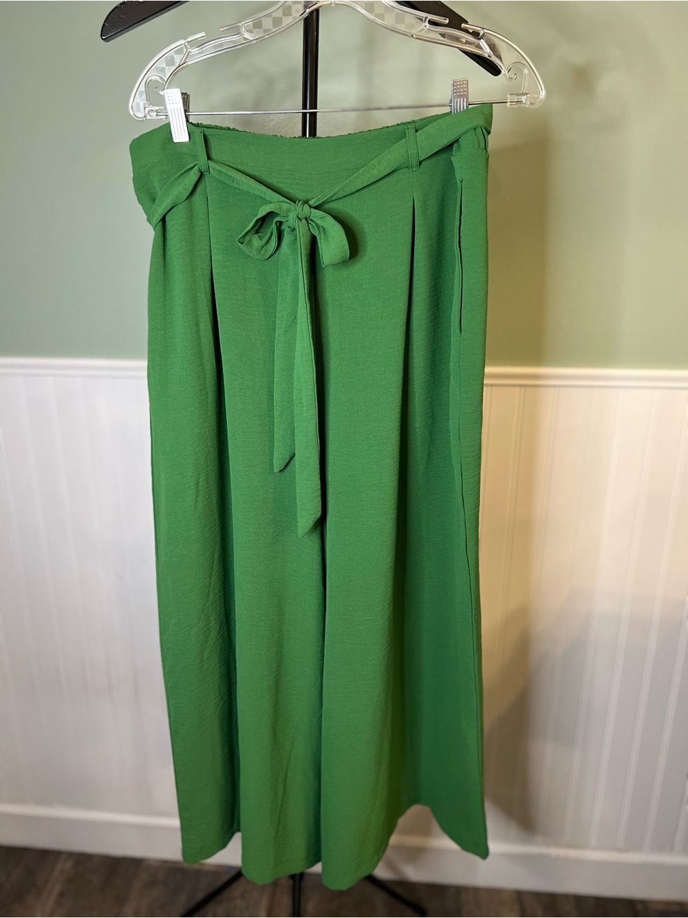 EUC- Mod Lusive High-Waist Green Wide-Leg Tie-Waist Pants. Size XL